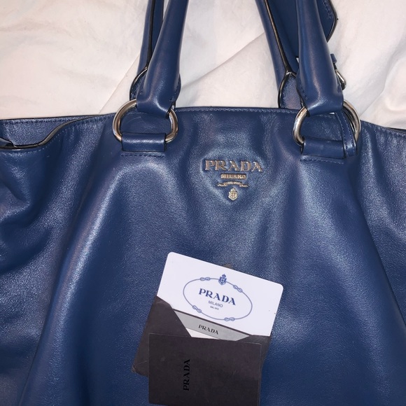 COPY - Prada tote AUTHENTIC - Picture 2 of 6